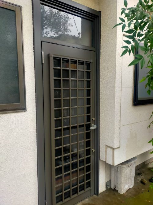 まどありー。本庄本店の1dayリフォームドア　勝手口ドア　リシェント工事の施工後の写真2