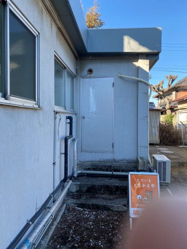 まどありー。本庄本店の埼玉県本庄市 1dayリフォーム玄関ドア、勝手口ドアリシェント工事の施工前の写真1