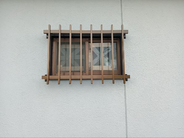 まどありー。本庄本店の群馬県高崎市 安心をプラス!窓に後付け面格子の施工後の写真2