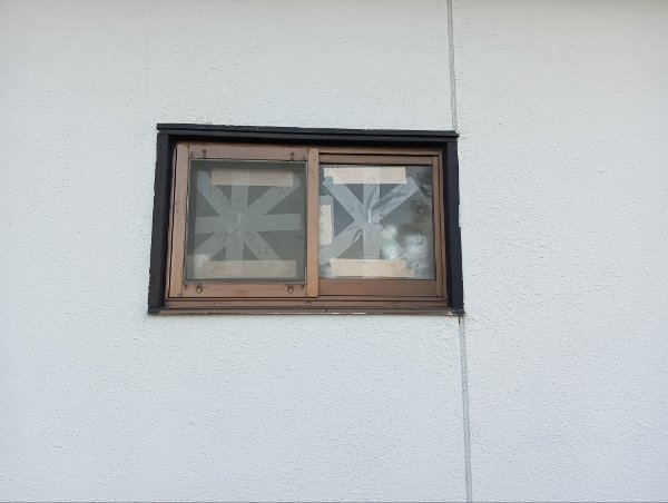 まどありー。本庄本店の群馬県高崎市 安心をプラス!窓に後付け面格子の施工前の写真1