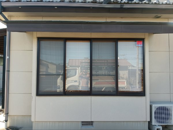まどありー。本庄本店の埼玉県本庄市　安心をプラス。LIXILリフォームシャッター取付しましたの施工前の写真1
