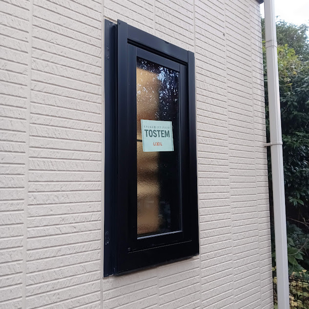 まどありー。本庄本店の【補助金対象商品】埼玉県本庄市　ルーバー窓から快適窓へ。LIXIL「リプラス」たてすべり窓に交換！の施工後の写真1