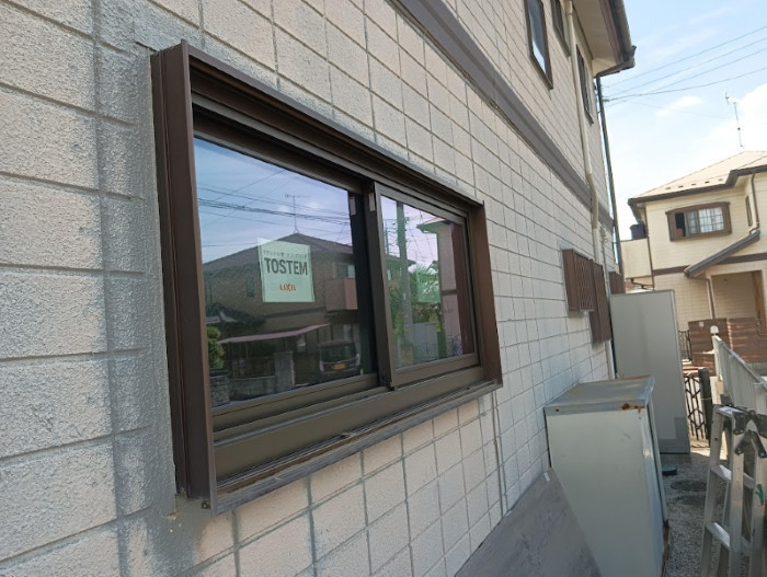 まどありー。本庄本店の【補助金対象商品】埼玉県本庄市　既存サッシを、LIXIL取り替え窓「リプラス」へ交換の施工後の写真1