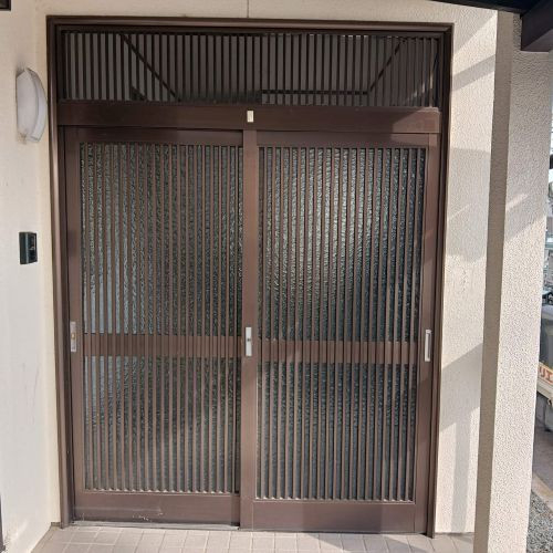 まどありー。本庄本店の埼玉県本庄市　毎日の出入りがスムーズに。玄関引き戸リフォームで快適な暮らしへ。の施工前の写真1
