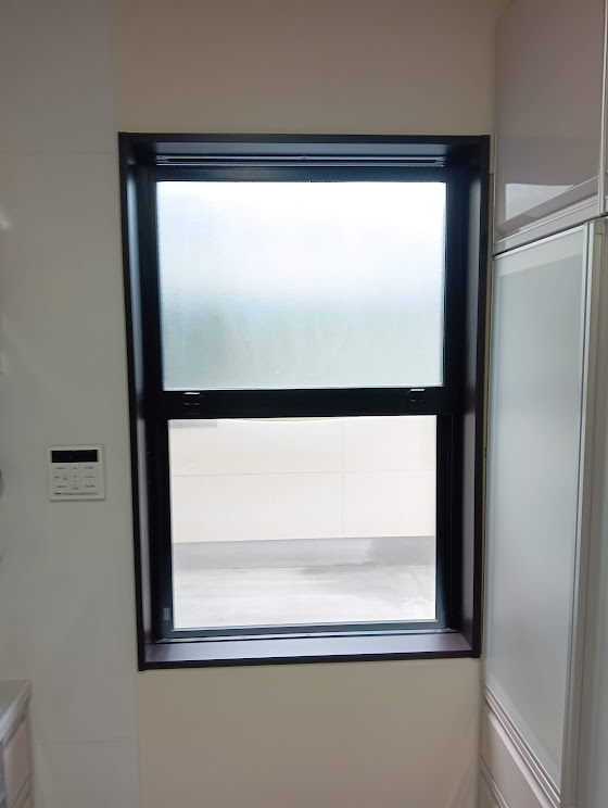 まどありー。本庄本店の【補助金対象商品】群馬県伊勢崎市　春の結露対策におすすめの内窓施工の施工前の写真1
