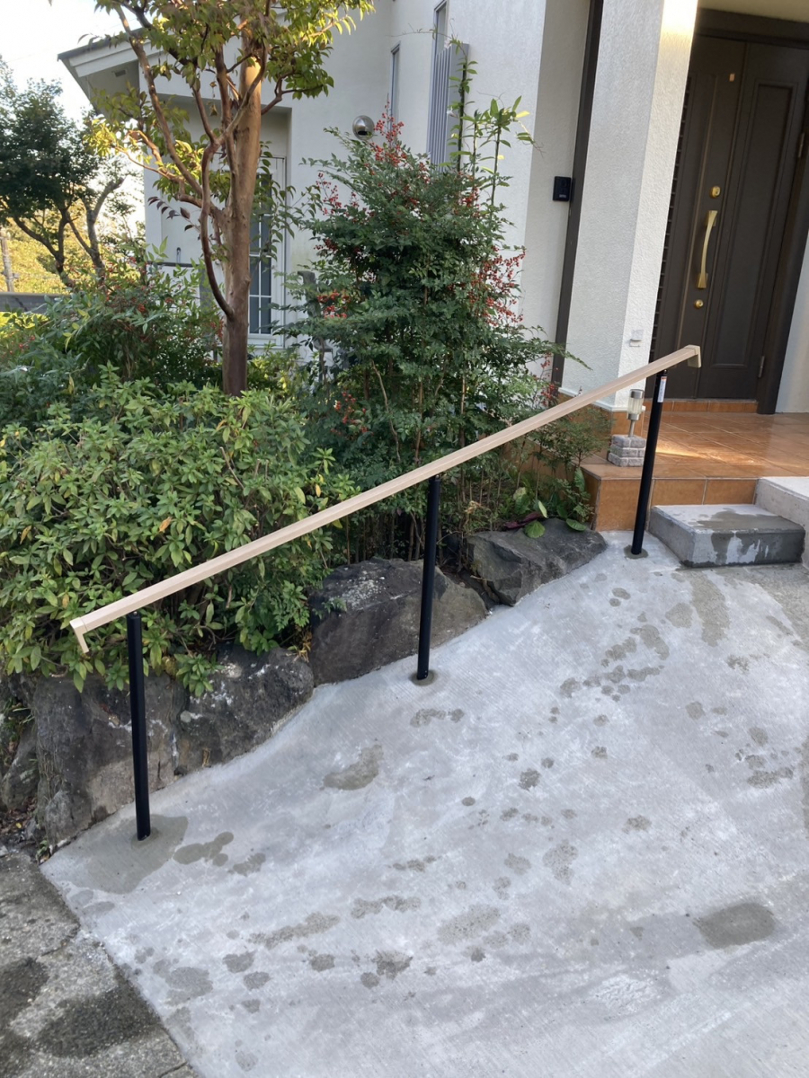 タケヒラトーヨーの”アーキレール”施工例　熱海市　手すりリフォームの施工後の写真1