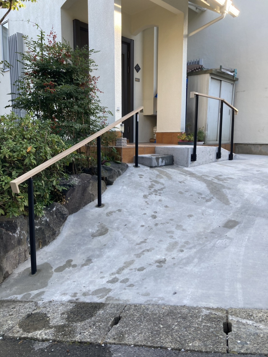 タケヒラトーヨーの”アーキレール”施工例　熱海市　手すりリフォームの施工後の写真1