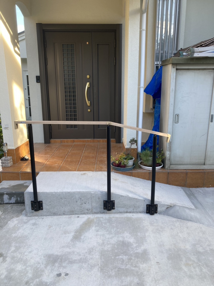 タケヒラトーヨーの”アーキレール”施工例　熱海市　手すりリフォームの施工後の写真1