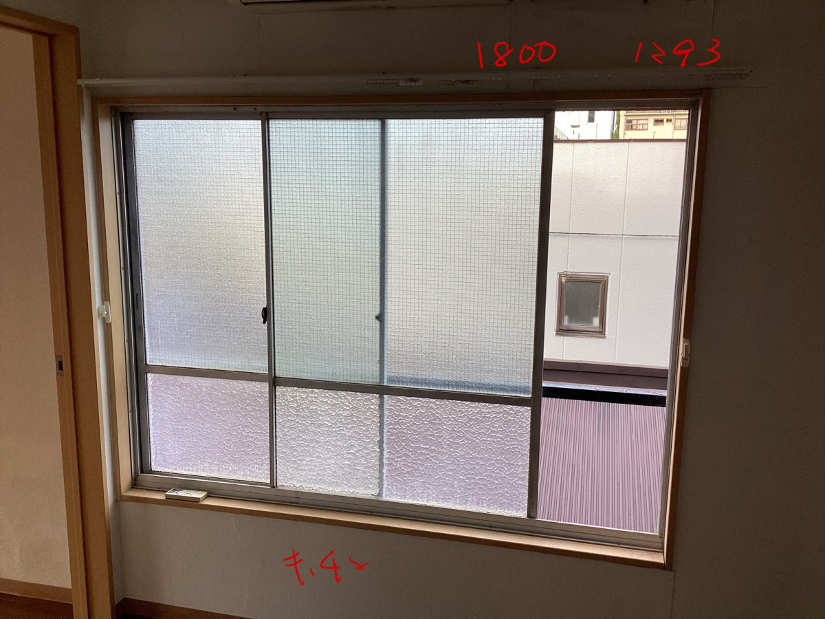 タケヒラトーヨーの”インプラス”施工例　熱海市　内窓リフォームの施工前の写真1