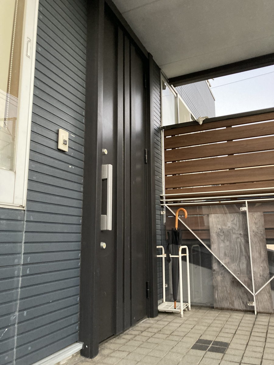 タケヒラトーヨーの”リシェント”施工例　熱海市　玄関リフォームの施工後の写真1