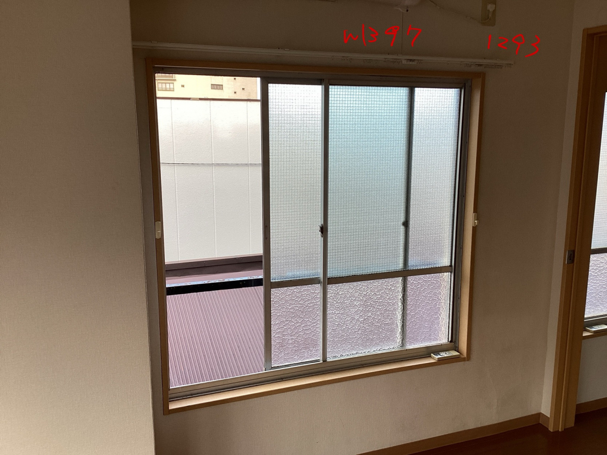 タケヒラトーヨーの”インプラス”施工例　熱海市　内窓リフォームの施工前の写真1