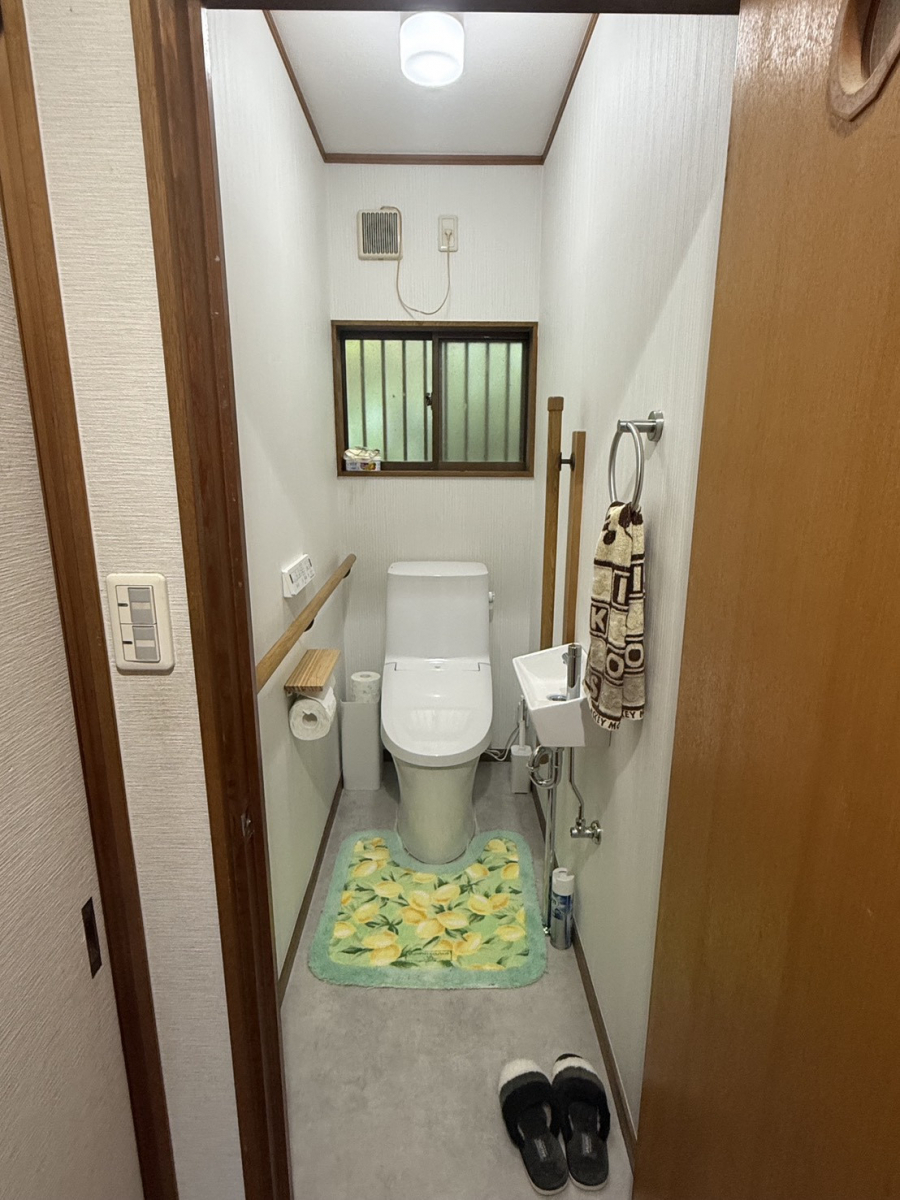 タケヒラトーヨーの”アメージュ便器リトイレ・狭小手手洗器”施工例　賀茂郡東伊豆町　リフォームの施工後の写真1