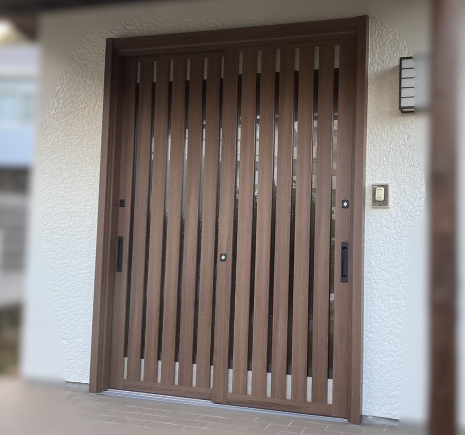 タケヒラトーヨーの”リシェント”施工例　伊東市　玄関引き戸リフォームの施工後の写真1