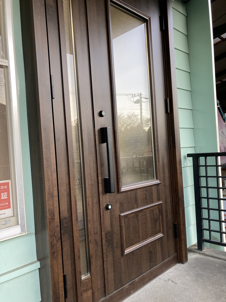 タケヒラトーヨーの”リシェント”施工例　伊東市　玄関リフォームの施工後の写真1