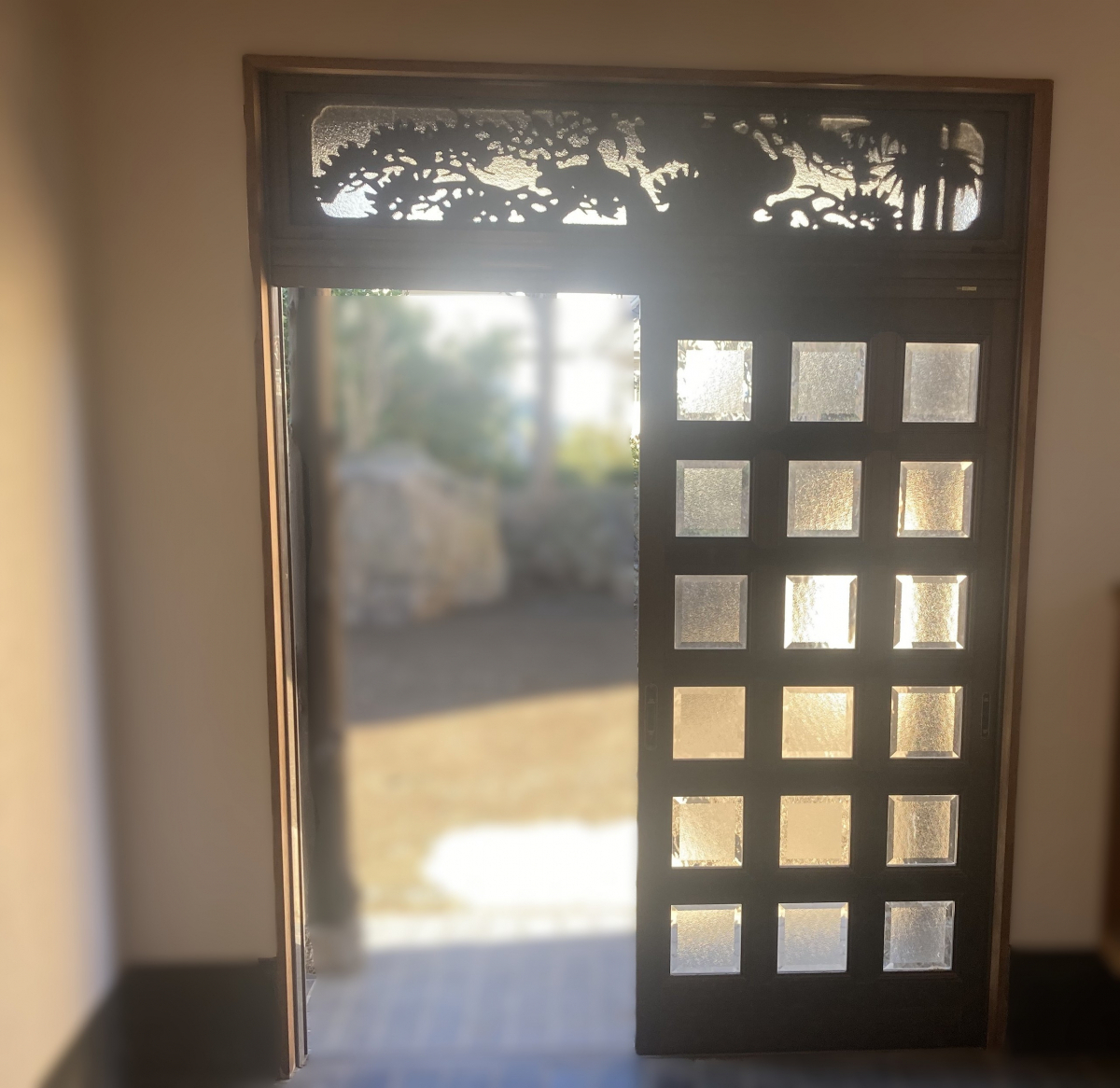 タケヒラトーヨーの”リシェント引き戸”施工例　熱海市　玄関リフォームの施工前の写真1