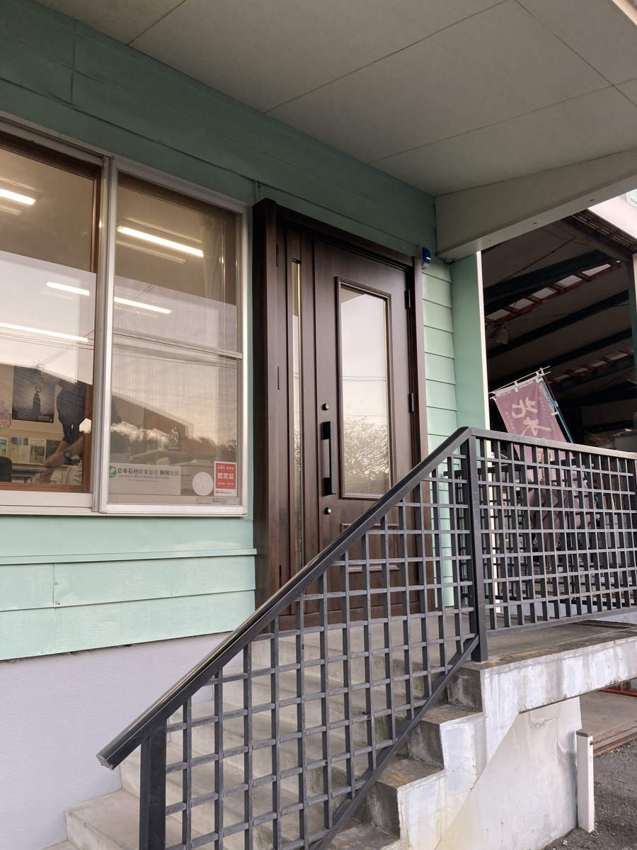 タケヒラトーヨーの”リシェント”施工例　伊東市　玄関リフォームの施工後の写真1