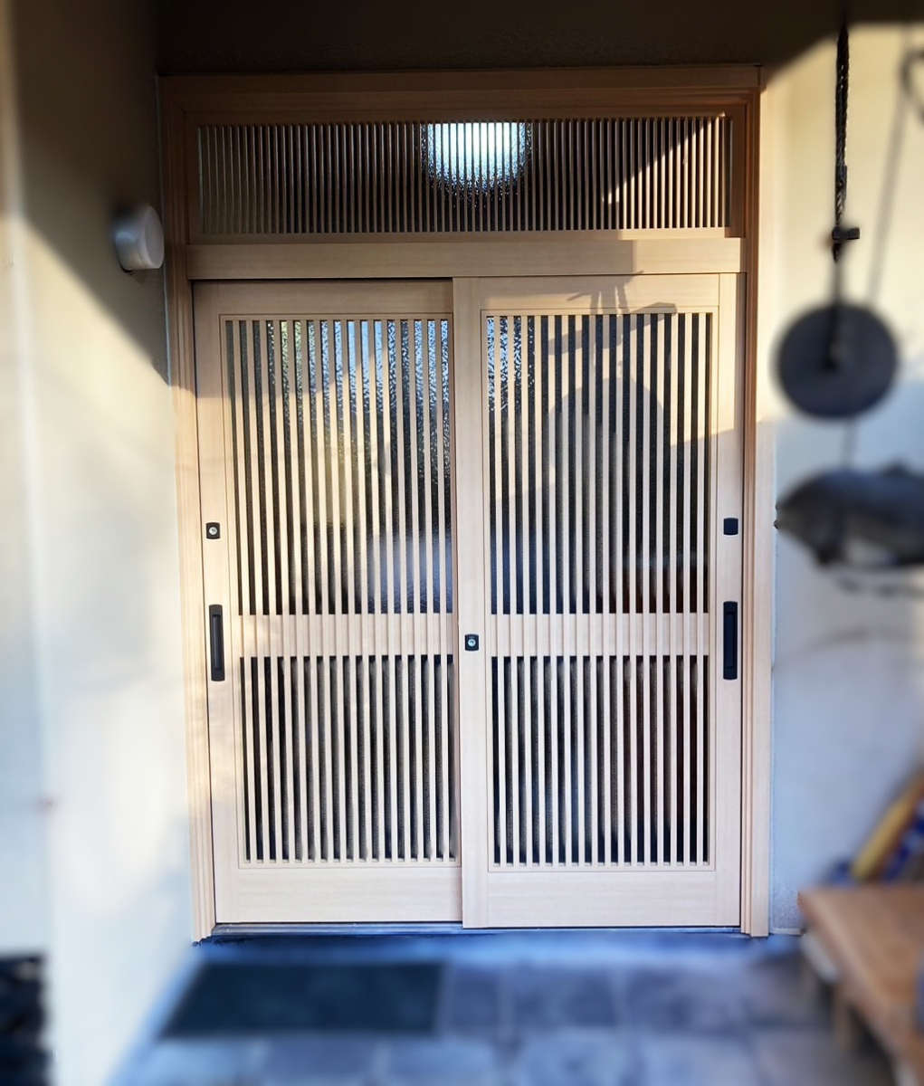 タケヒラトーヨーの”リシェント引き戸”施工例　熱海市　玄関リフォームの施工後の写真1