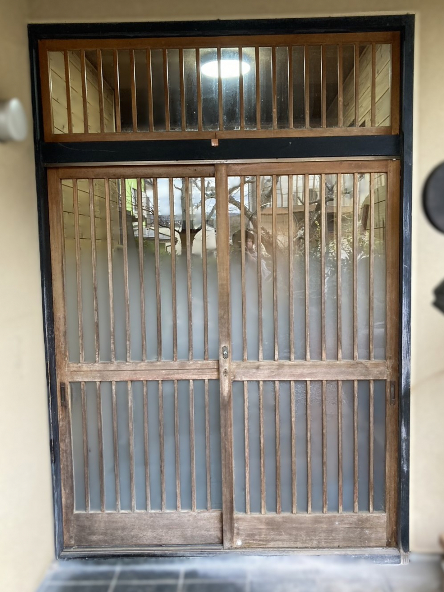 タケヒラトーヨーの”リシェント引き戸”施工例　熱海市　玄関リフォームの施工前の写真1