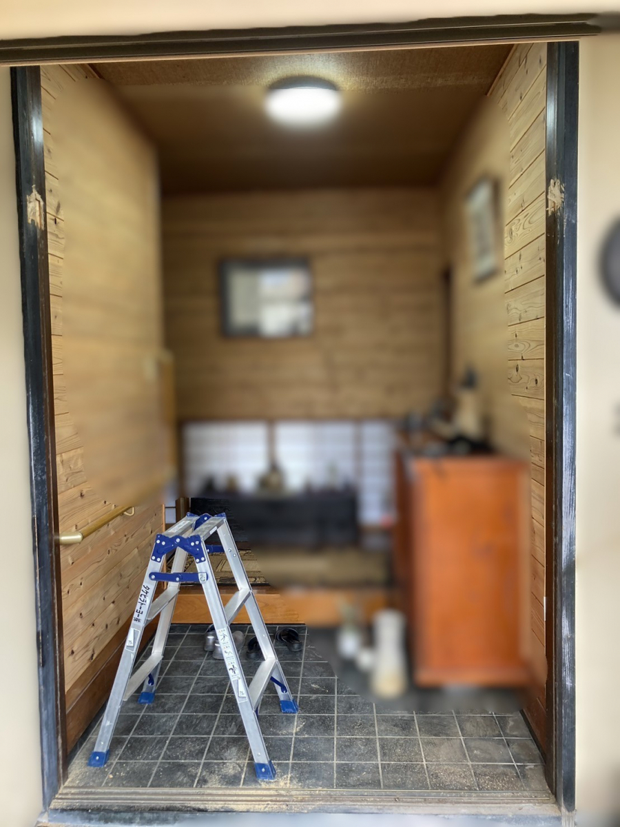 タケヒラトーヨーの”リシェント引き戸”施工例　熱海市　玄関リフォームの施工前の写真2