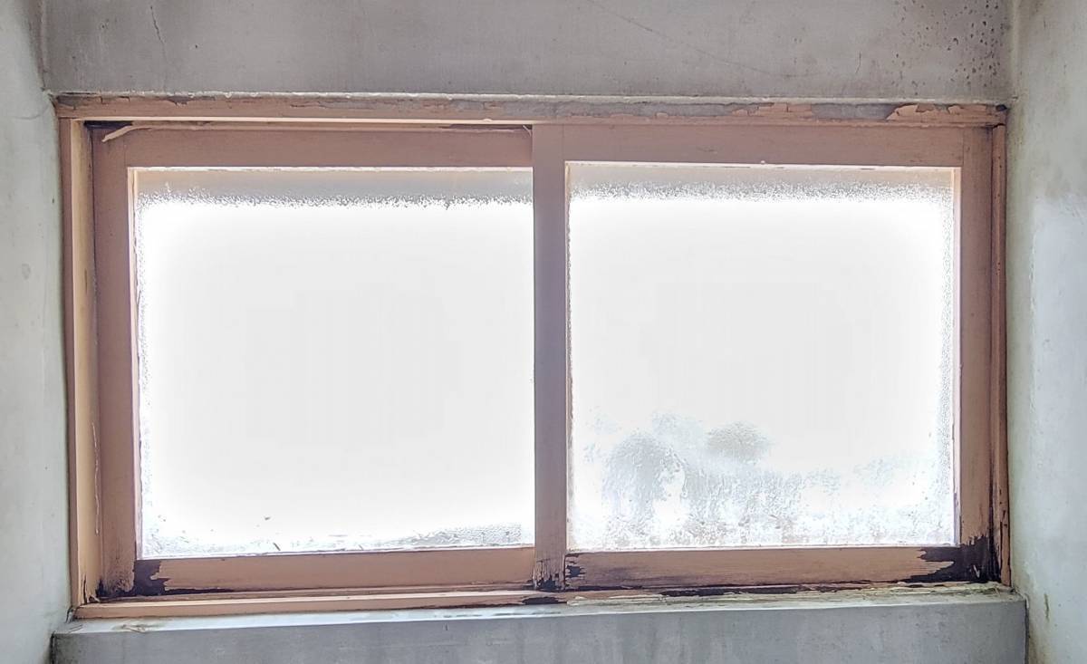 ダルパの外窓交換　リフレム（カットモール）　旭川市の施工前の写真2