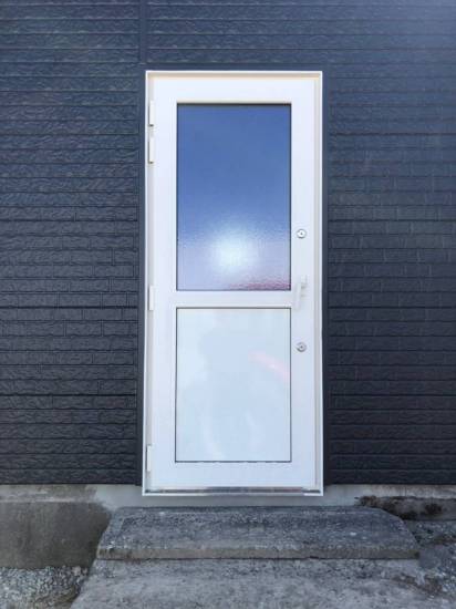 ダルパの勝手口ドアの交換施工事例写真1