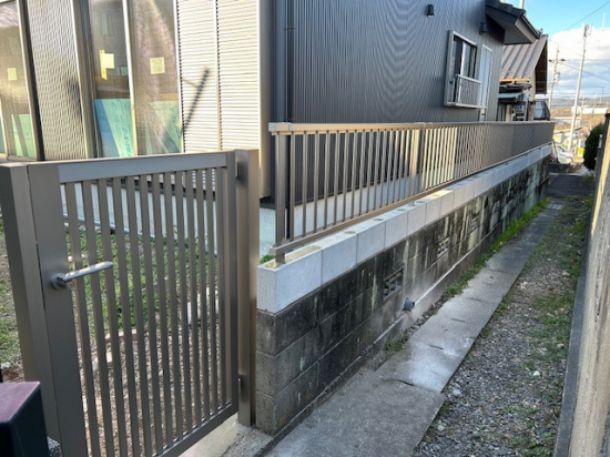 佐藤硝子センターのリピーター様よりフェンス工事をご依頼いただきました。施工事例写真1