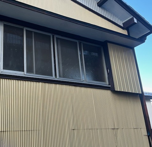 佐藤硝子センターの外窓交換で断熱窓にリフォームできますの施工前の写真1