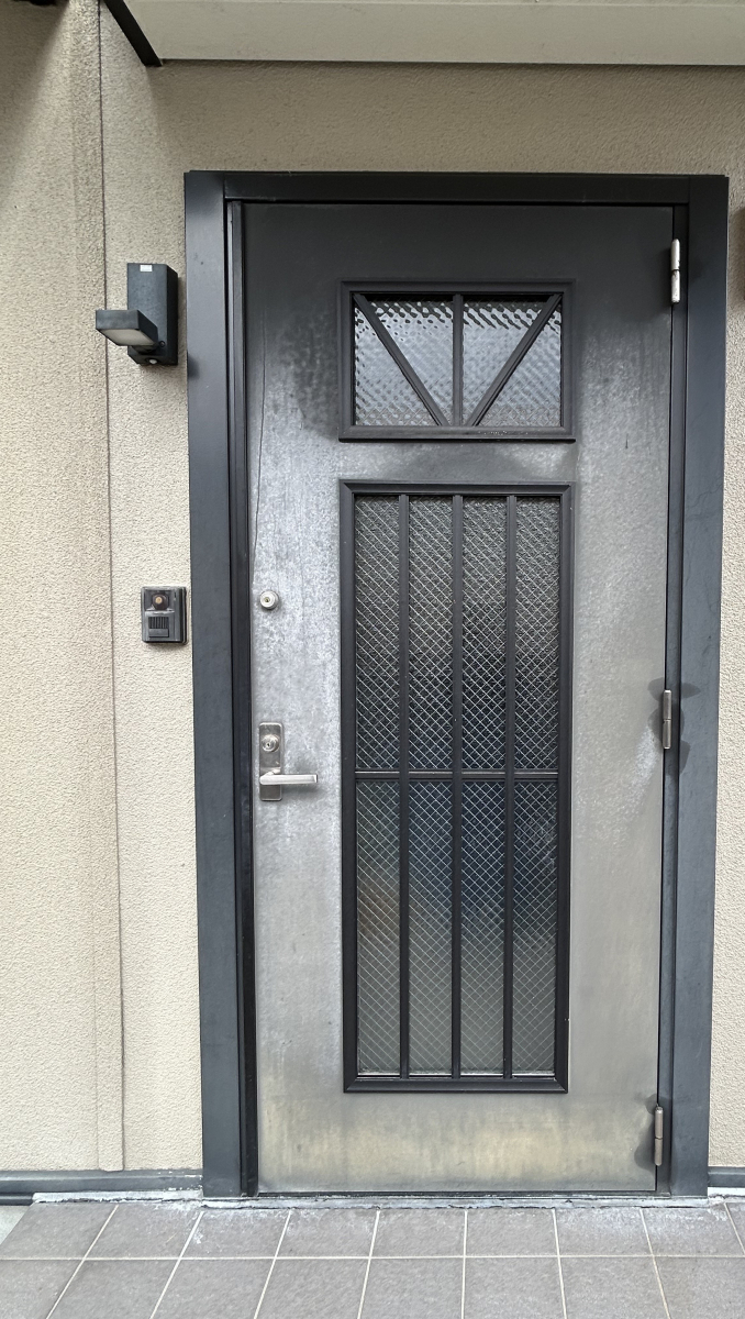 佐藤硝子センターの玄関リフォームも佐藤硝子センターにお任せください！の施工前の写真1