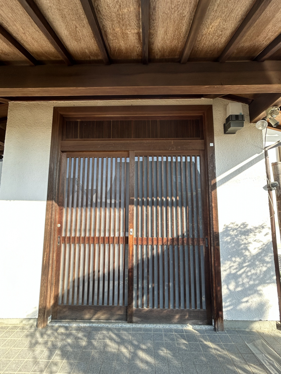 佐藤硝子センターの玄関引戸のリフォームは佐藤硝子センターにお任せください！の施工前の写真1