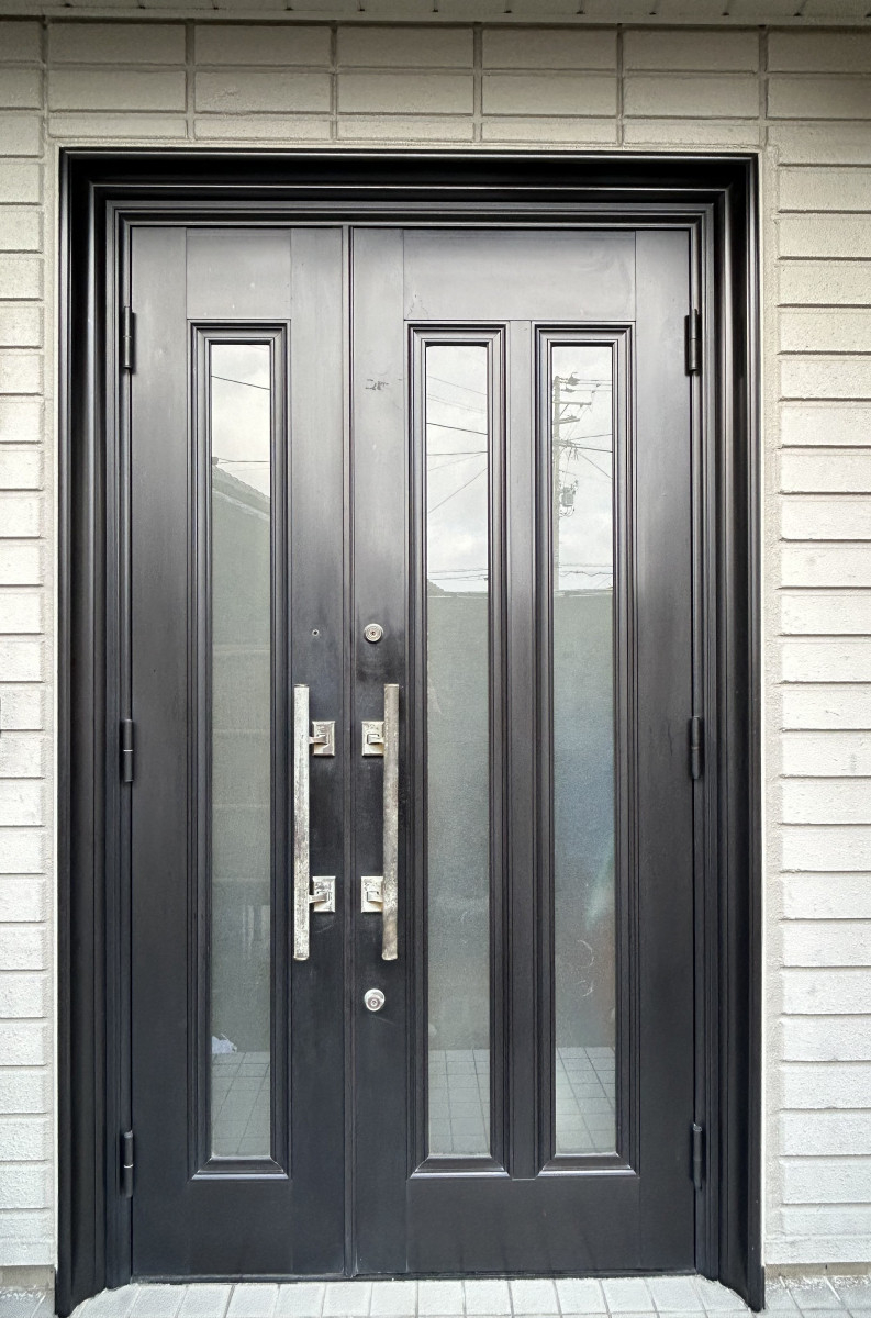 佐藤硝子センターの玄関ドアのリフォームでお家を快適に！の施工前の写真1