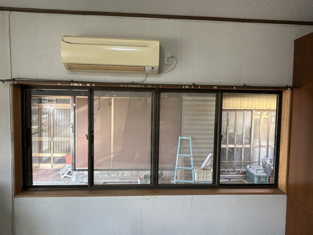 佐藤硝子センターの内窓インプラスで冬の底冷え解消できますよ。の施工前の写真1