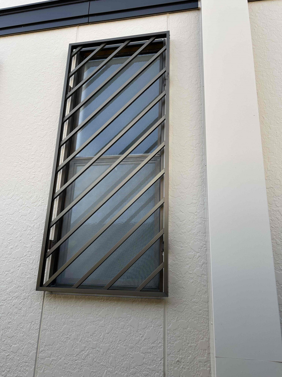 佐藤硝子センターの外窓交換で洗面所の窓リフォームをしましたの施工前の写真1