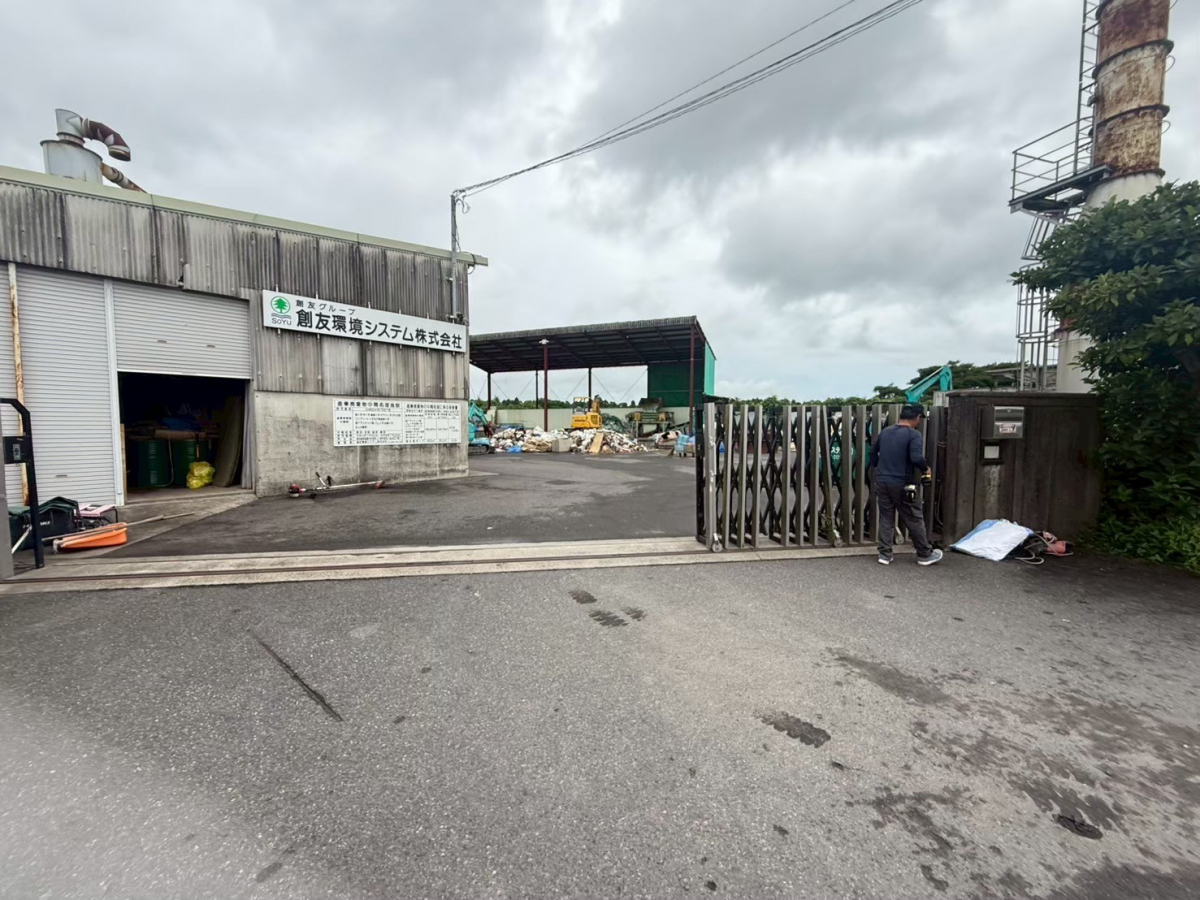 ナカムラ硝子工業の公共施設や工場・倉庫など大開口部に最適の施工前の写真1