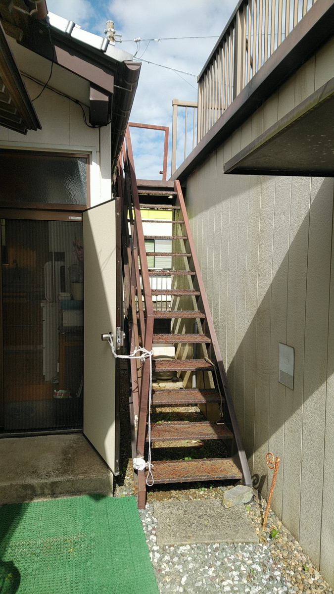 ビーエル Better Livingの～アルミ階段　ステッピア　鉄骨階段からアルミ階段へ～の施工前の写真1