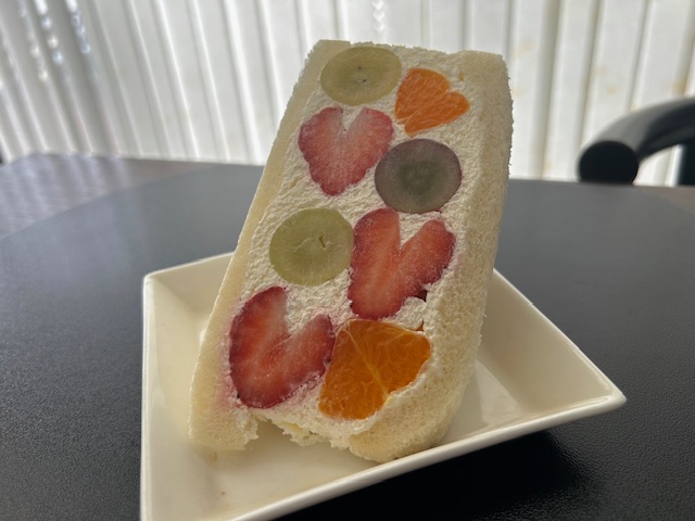 🥭八百甚のフルーツサンド🥭 鶴谷トーヨーテックのブログ 写真3