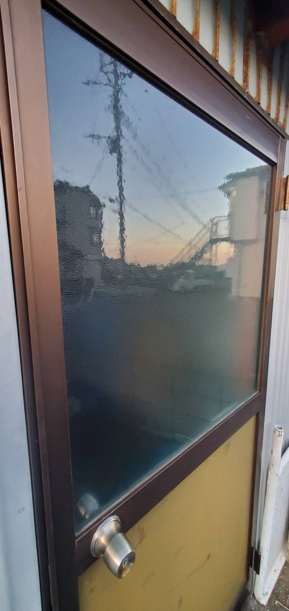 鶴谷トーヨーテックのドアガラス修理の施工後の写真2