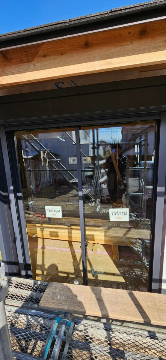鶴谷トーヨーテックのシャッター付引違い窓　新築物件　取付施工例の施工後の写真2