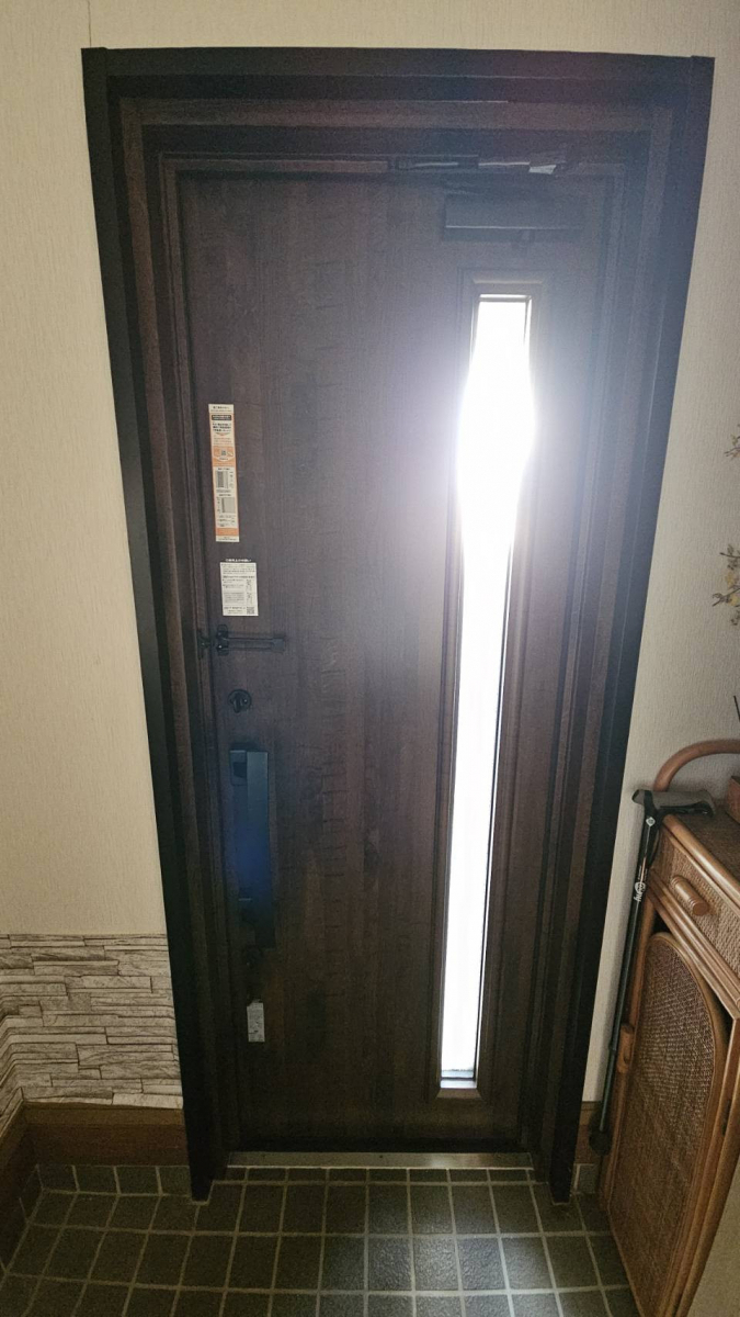 鶴谷トーヨーテックの千葉県　館山市　リシェント玄関ドア工事の施工後の写真3