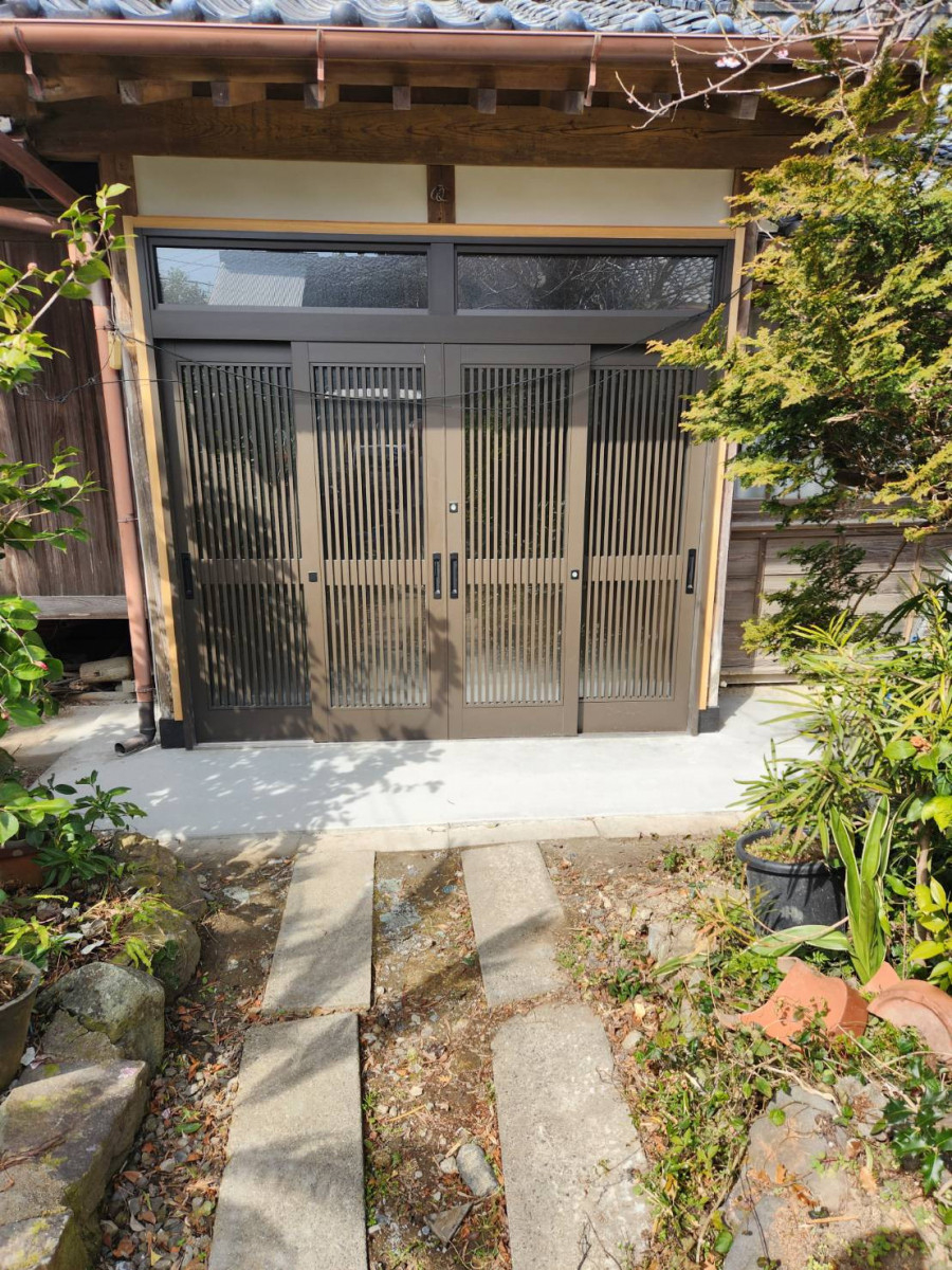 鶴谷トーヨーテックの千葉県　南房総市　LIXIL 玄関引戸JS ハツリ工法 施工例の施工後の写真2