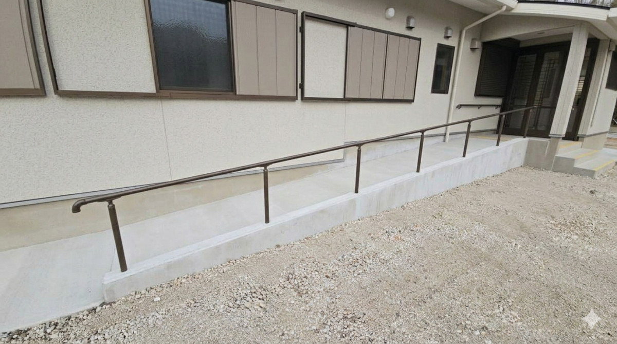 鶴谷トーヨーテックの千葉県　南房総市　LIXIL グリップライン 施工例 スロープの施工後の写真1