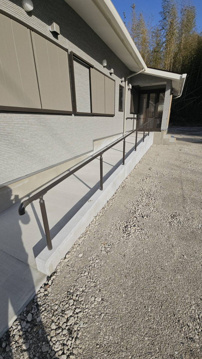 鶴谷トーヨーテックの千葉県　南房総市　LIXIL グリップライン 施工例 スロープの施工後の写真2