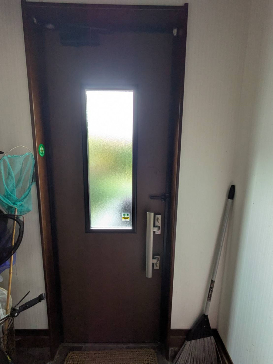鶴谷トーヨーテックの千葉県　玄関ドアのガラスが割れた！修理から完了までの工程の施工後の写真2