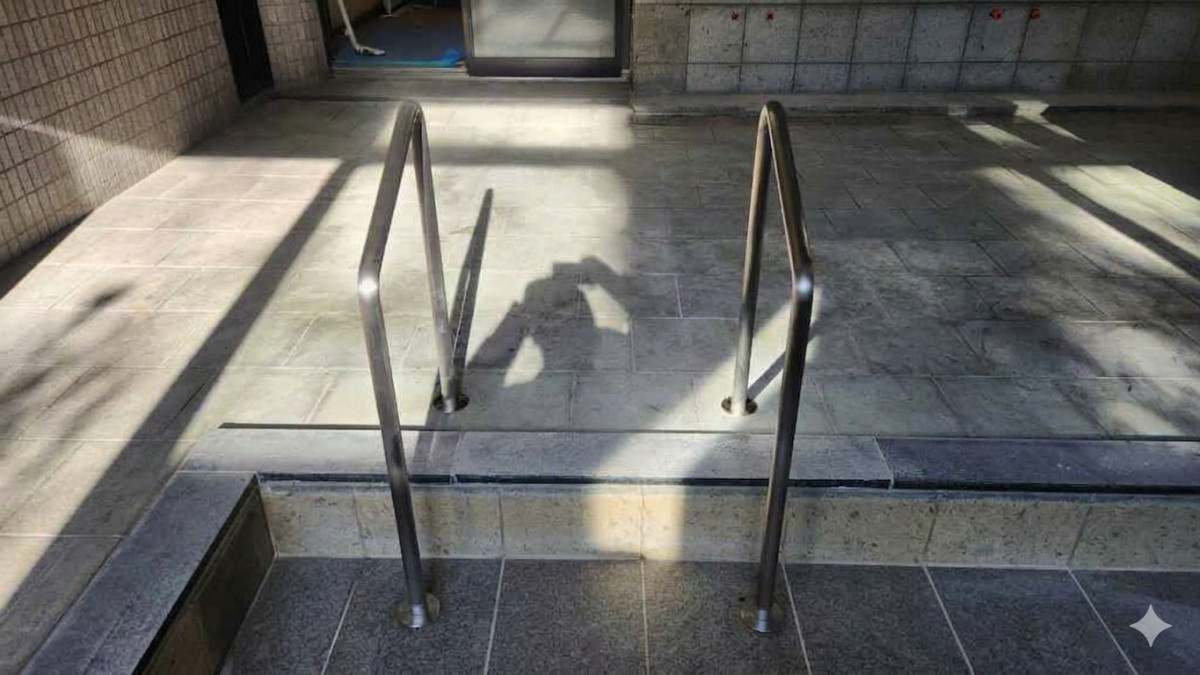 鶴谷トーヨーテックの千葉県　浴室に安心をプラス。素材感にこだわったステンレスヘアライン仕上げの手すり施工例の施工後の写真3