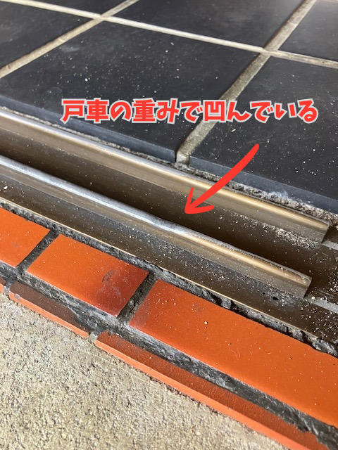 REマド本舗 出雲店の玄関を開けるとガタガタ・・玄関を交換しなくても改善する方法があります！の施工事例詳細写真1