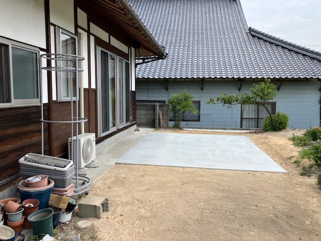 REマド本舗 出雲店の洗濯物干し場・こどもの遊び場・趣味部屋として使える！の施工前の写真1
