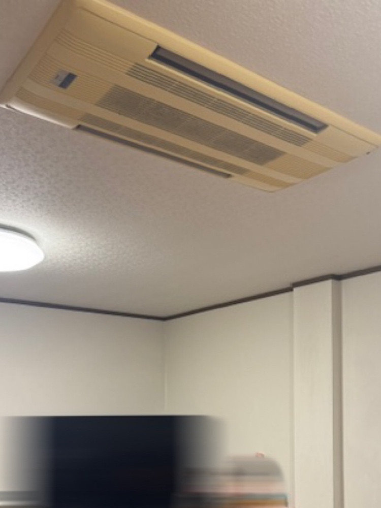 REマド本舗 出雲店のハウジングエアコンの更新の施工前の写真1