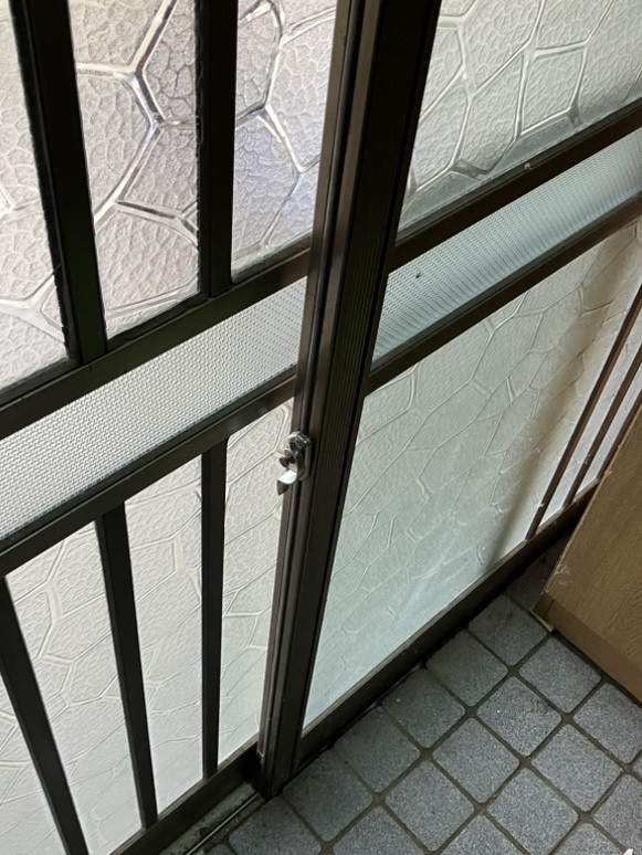 REマド本舗 出雲店の玄関に新規の鍵、取り付け可能です👍の施工前の写真2