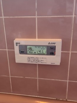 REマド本舗 出雲店のエコキュート。別のメーカーへの取替もできますの施工後の写真2