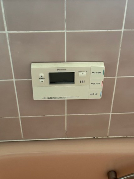 REマド本舗 出雲店のエコキュート。別のメーカーへの取替もできますの施工前の写真2
