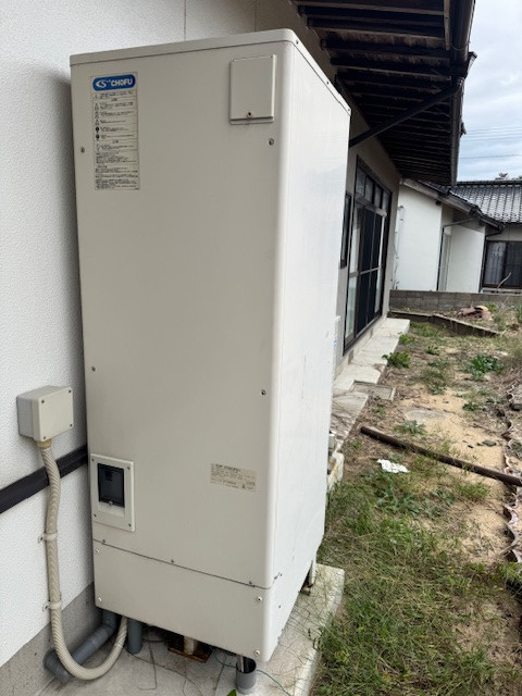 REマド本舗 出雲店の寿命が来たエコキュートを取り替えました。の施工前の写真1